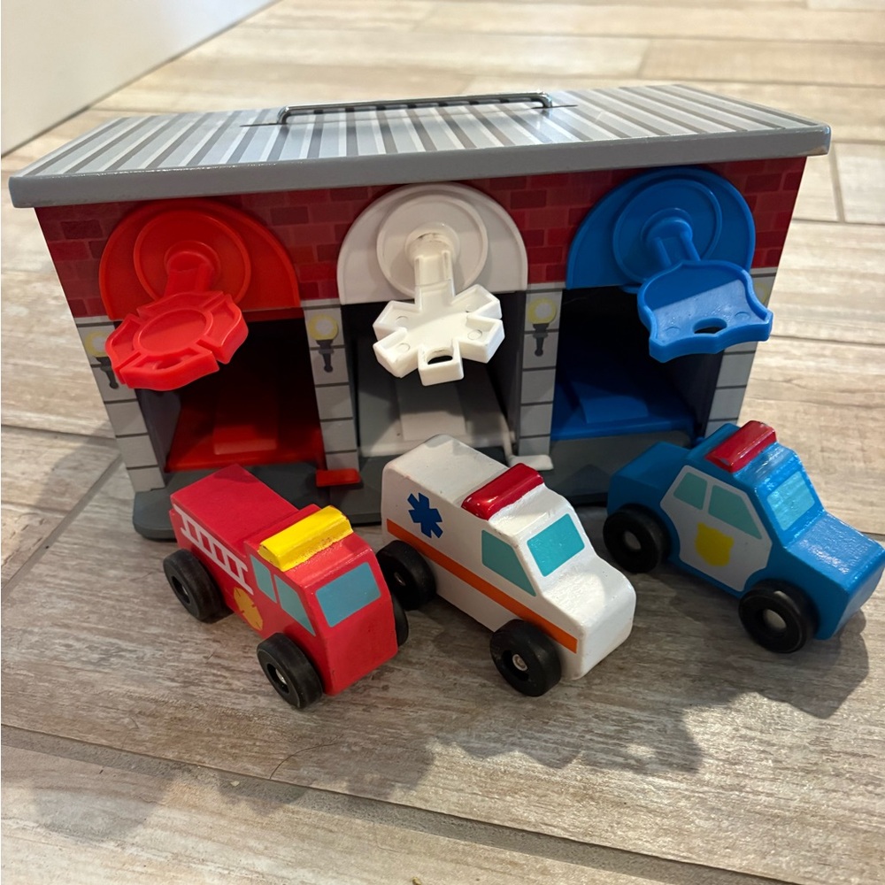 Melissa & Doug Emergency Vehicle Toy Set with Garage
